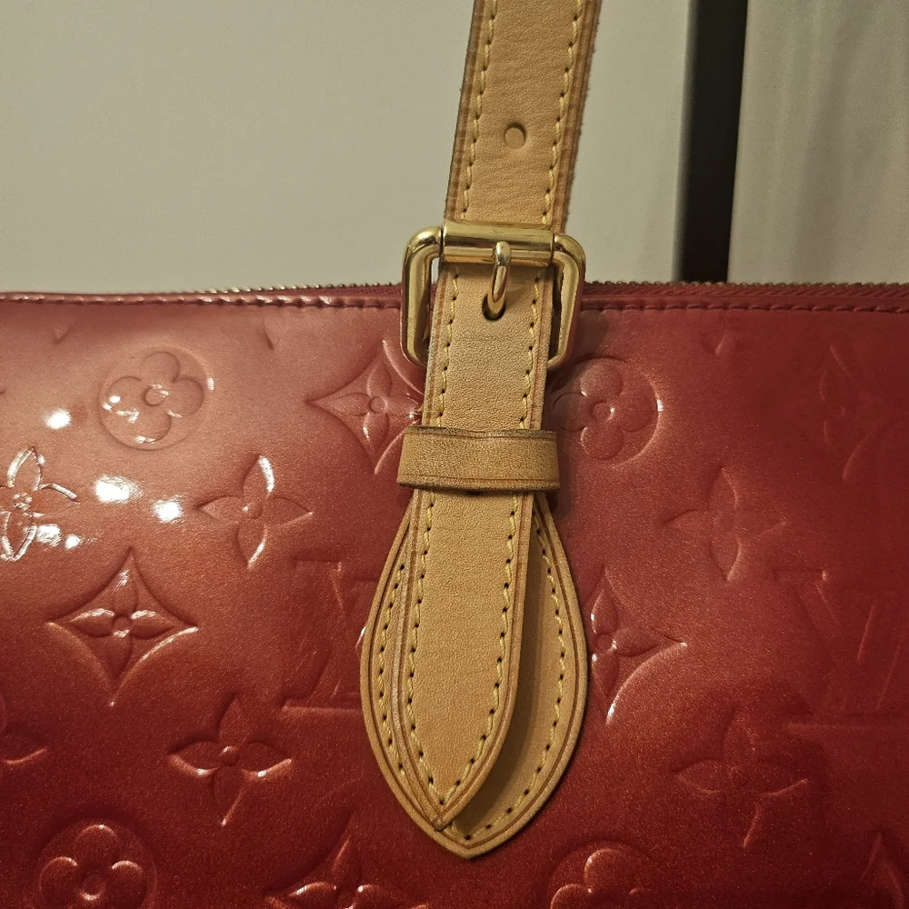 Louis Vuitton Bedford Shoulder Bag – Vernis Monogram – Red ✨ - Picture 3 of 16